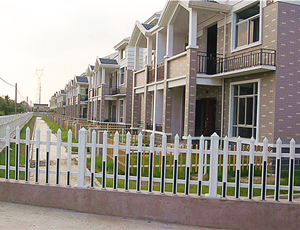 某行政機關(guān)大院的隔離PVC護欄